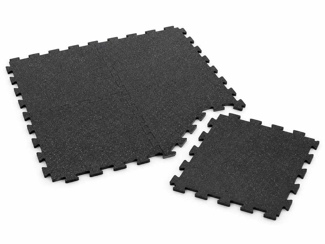 Interlocking gym floor mats